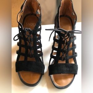 Trendy Black suede gently used FRANCO sandals